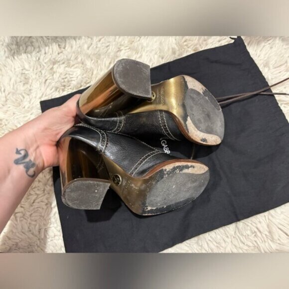 VINTAGE- DOLCE & GABANA HEELS - Picture 9 of 16